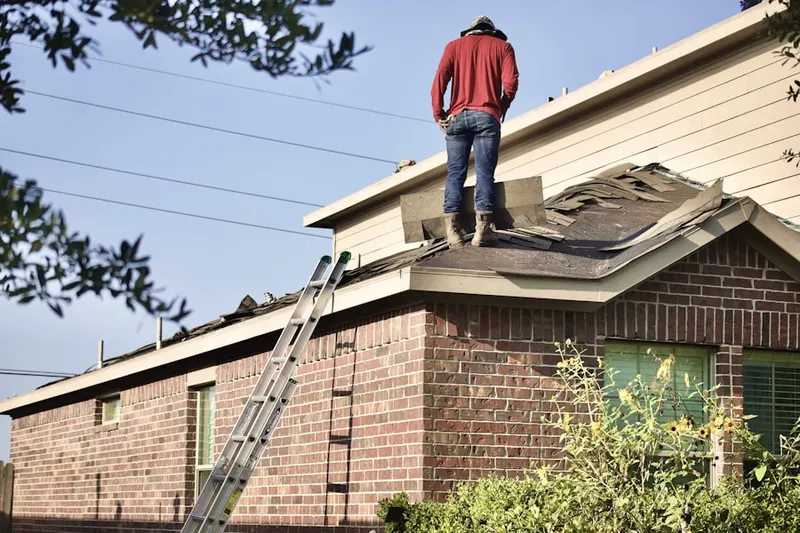 Professional roofer working on a residential roof in Golf